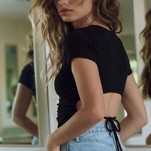 ASTR the Label Charlize Crinkle Cutout Short Sleeve Bodysuit in Black Size Large